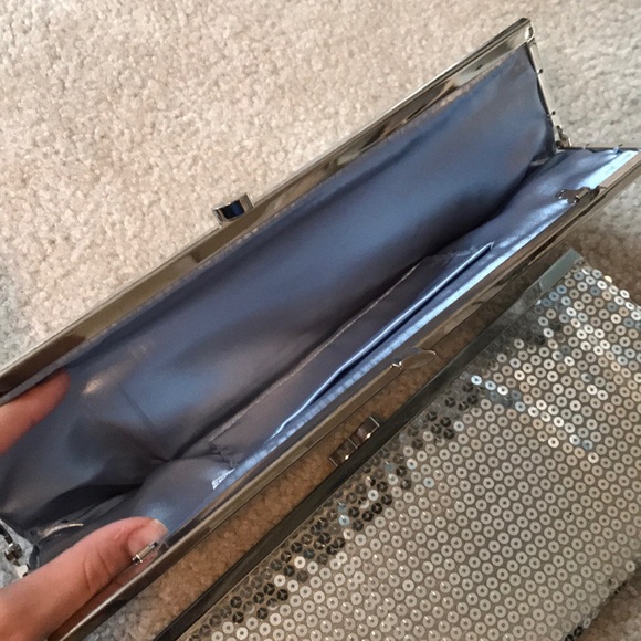 Clutches - Picture 3 of 4